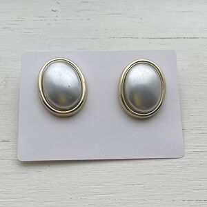 Vintage 80s Fun Faux Pearl and Gold-tone Oval Earrings